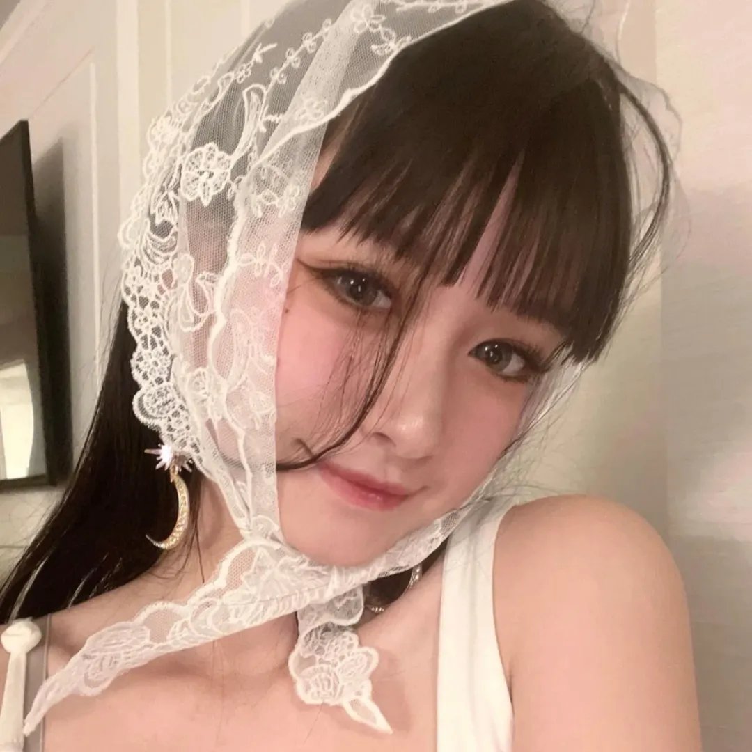 沙滩上的夏娃